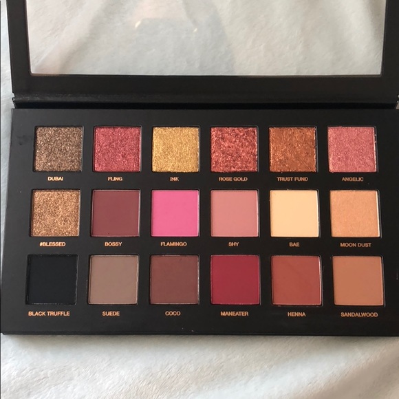 Huda Beauty  Rose Gold Shadow Pallette REAL NIB - Picture 2 of 4